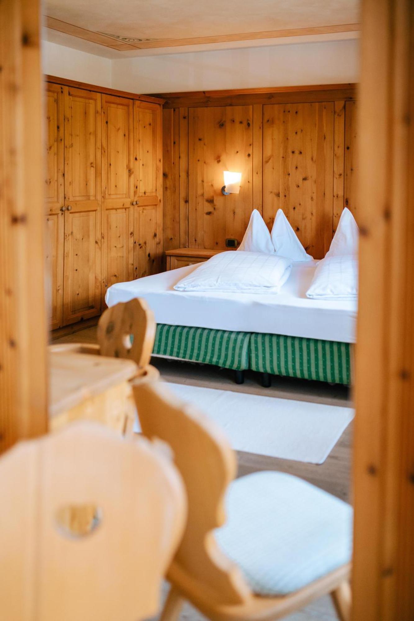 Uetia De Boerz Hotel San Martino in Badia Ngoại thất bức ảnh