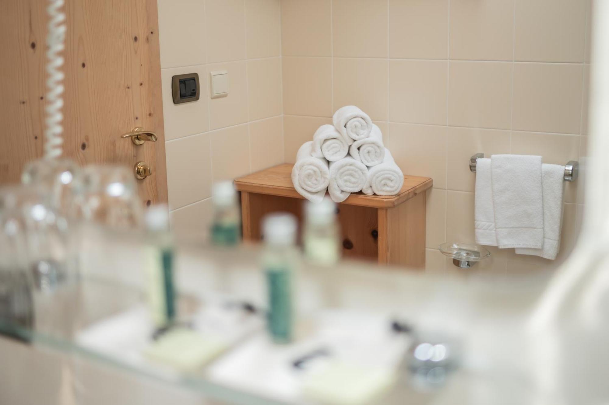 Uetia De Boerz Hotel San Martino in Badia Phòng bức ảnh