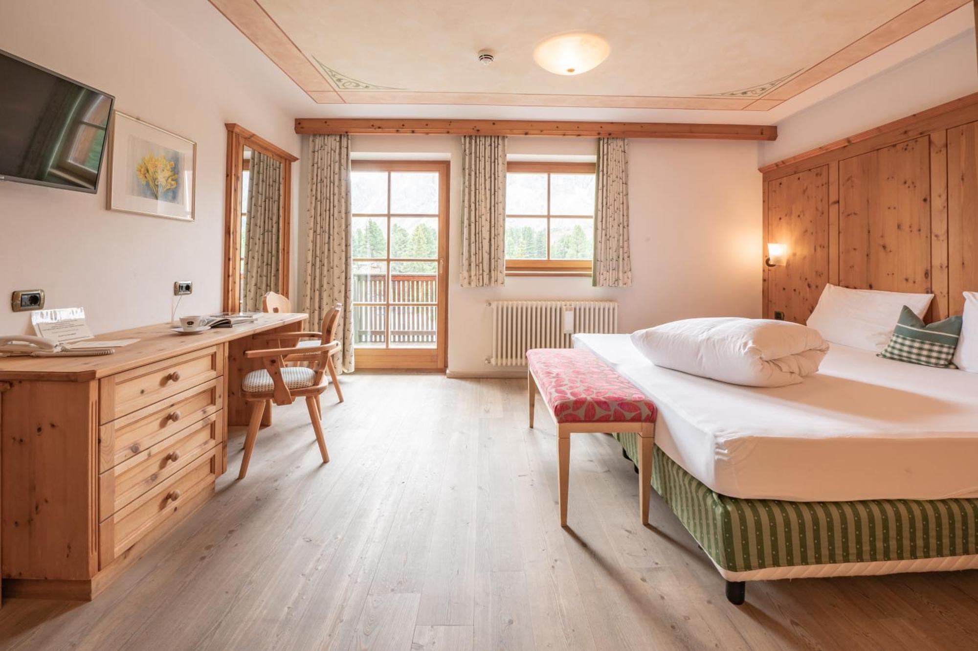 Uetia De Boerz Hotel San Martino in Badia Ngoại thất bức ảnh