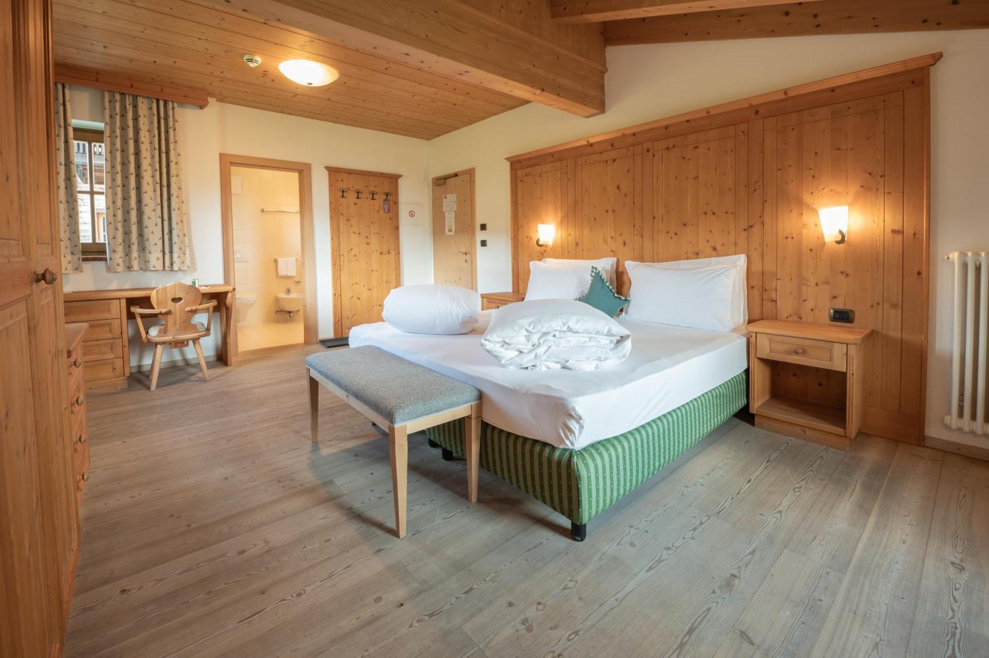 Uetia De Boerz Hotel San Martino in Badia Ngoại thất bức ảnh
