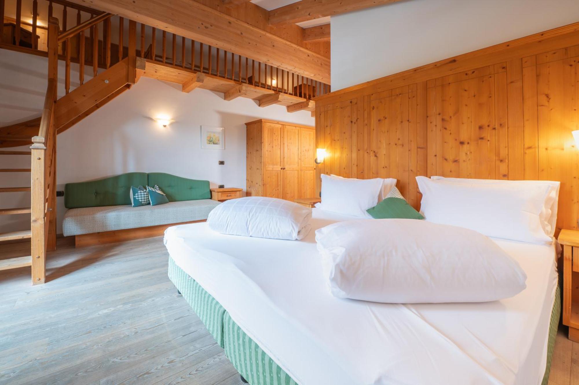 Uetia De Boerz Hotel San Martino in Badia Ngoại thất bức ảnh